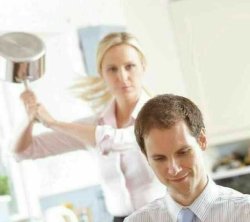 Woman hitting man with sauce pan Meme Template