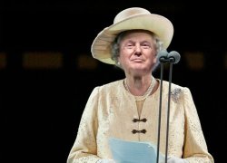 Trump’s Face Onto the Queen’s Meme Template