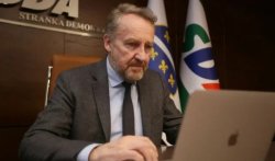 Bakir Izetbegovic Laptop Kompjuter Meme Template