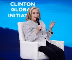 Hillary Heart Throb I'm in Love Meme Template