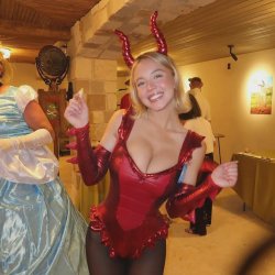 her look Meme Template