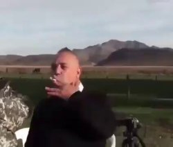 Ricardo Iorio fumando en el campo Meme Template