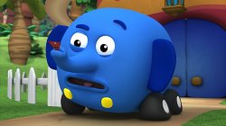 Ellyvan Trying to Read a Letter Meme Template