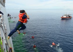 Abandon ship Meme Template