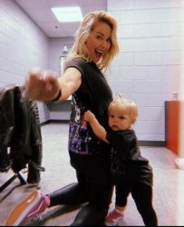 Renee Nicole Good, murdered by Trump, leaves behind a child Meme Template