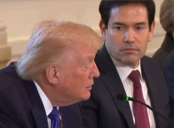 Trum reading rubio note Meme Template