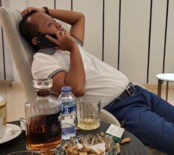 Bahlil hibiki telpon bahlil call a person call for help Meme Template