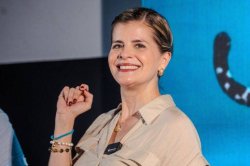 Laura Fernández Meme Template