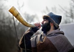 war horn Meme Template