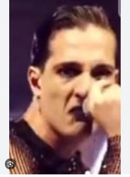 Damiano David che canta Meme Template