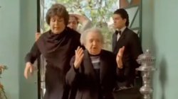 Dónde está mi amiga Meme Template