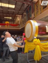 Teacher Nhuay Meme Template