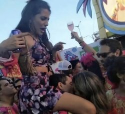 mulher sendo traida na cara dura  woman being blatantly cheated Meme Template