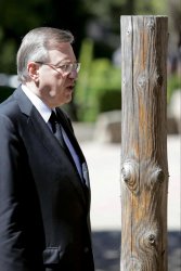 Intelligent person talking to a MAGA moron Trump Meme Template