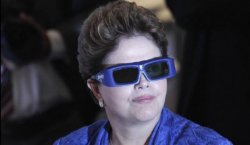 Dilma de oculos 3D Meme Template