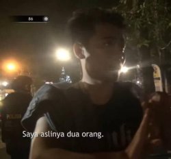 saya aslinya dua orang Meme Template