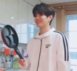 Seungmin frying pan Meme Template