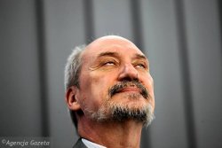 macierewicz Meme Template