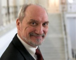 macierewicz Meme Template