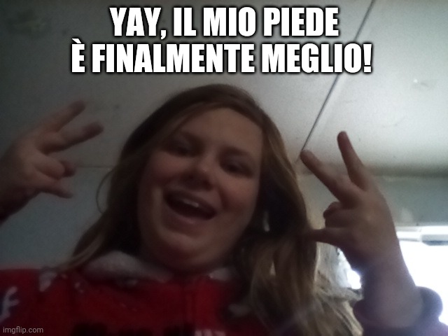 YAY, IL MIO PIEDE È FINALMENTE MEGLIO! | image tagged in lacey first thing in the morning | made w/ Imgflip meme maker