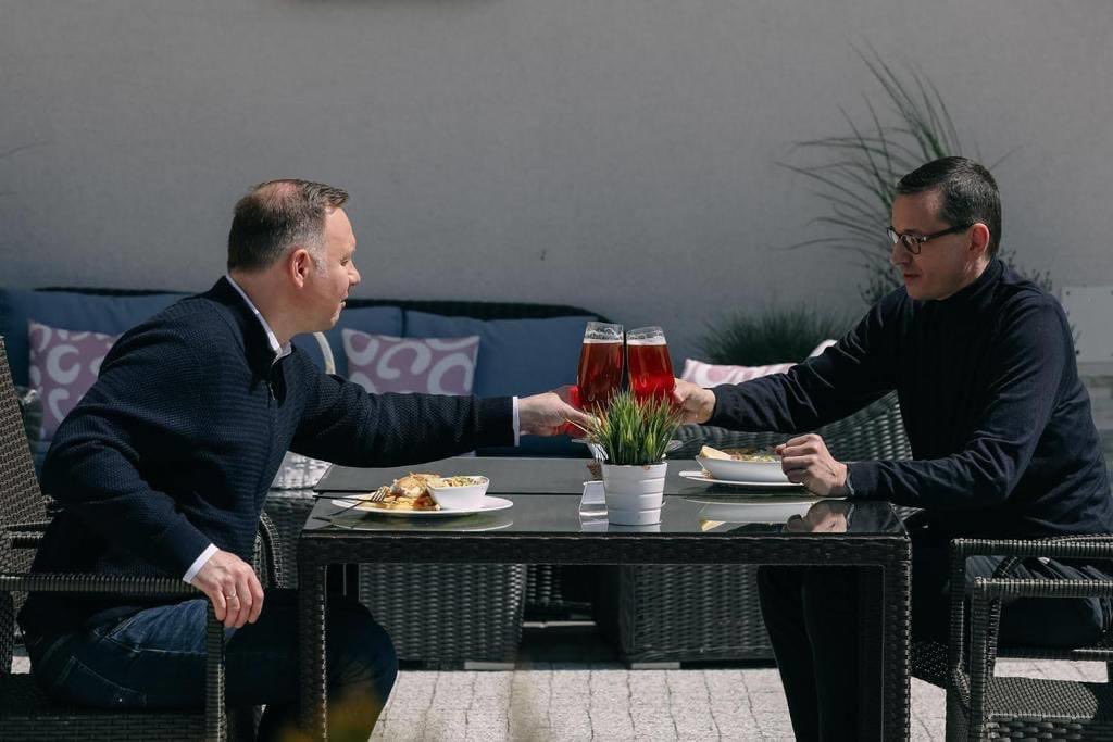 Duda, Morawiecki, frajer, piwo Blank Meme Template