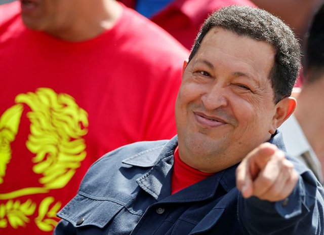 Chávez sobrao pero cagándola Blank Meme Template