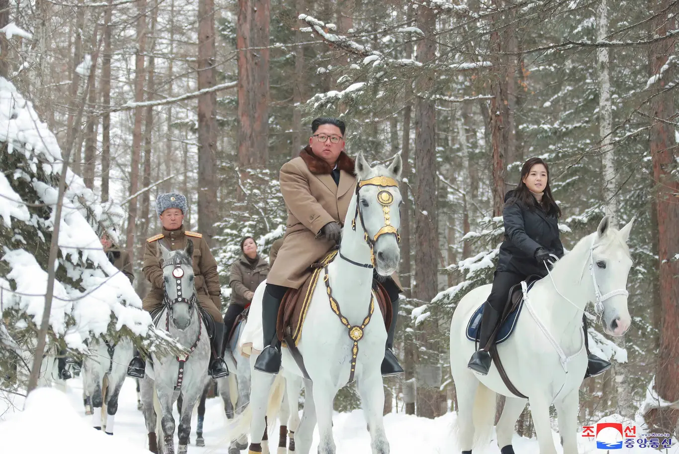 Kim Jung Un as Theodin with the Rohirrim. Blank Meme Template