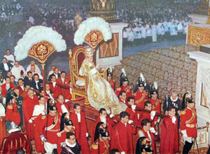 Papal Sedia gestatoria Blank Meme Template