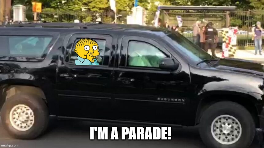 I'M A PARADE! | image tagged in donald trump is an idiot | made w/ Imgflip meme maker