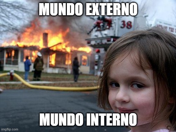 mundo  interno | MUNDO EXTERNO; MUNDO INTERNO | image tagged in memes,disaster girl | made w/ Imgflip meme maker