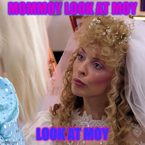 MOMMOY! | MOMMOY LOOK AT MOY; LOOK AT MOY | image tagged in dumb | made w/ Imgflip meme maker