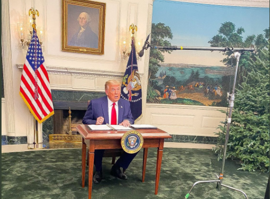 Widdle President's desk Blank Meme Template