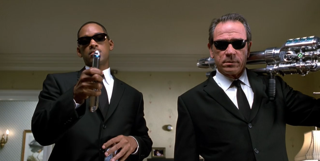 High Quality men in black 2 did not see shiny weapons Blank Meme Template
