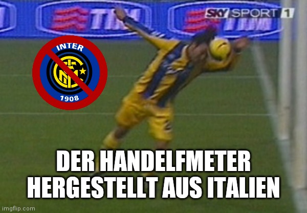 SCHEISS INTER MAILAND!!!!! MAILAND IST ROT UND SCHWARZ | DER HANDELFMETER HERGESTELLT AUS ITALIEN | image tagged in memes,inter,penalty,handball,referee,ridi pagliaccio | made w/ Imgflip meme maker