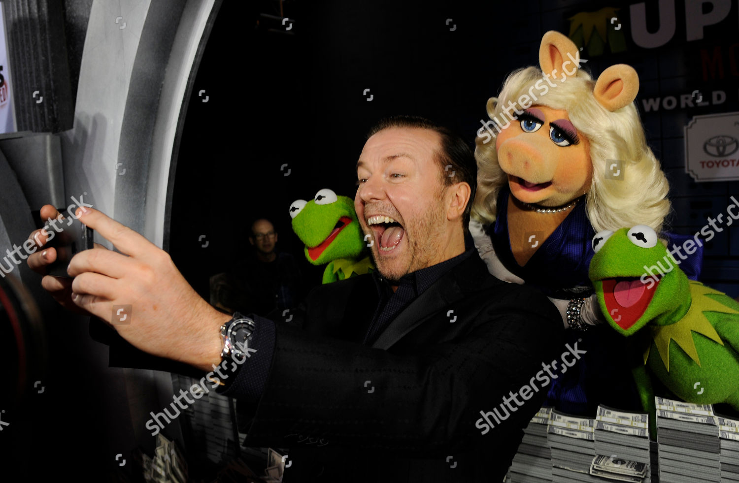 High Quality Ricky Gervais Muppets Blank Meme Template
