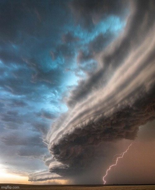 Shelf Cloud - Kansas/Colorado border.  Photo Credit: Travis Drake Nickey | image tagged in clouds,storm,awesome,photo | made w/ Imgflip meme maker