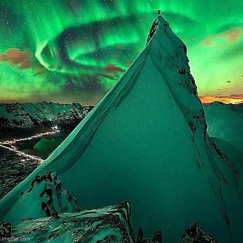 Aurora Borealis Apex | image tagged in aurora,mountain,apex,beautiful nature,awesome,pic | made w/ Imgflip meme maker