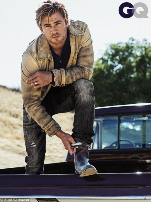Tell me this guy isn't sexy as hell | image tagged in chris hemsworth | made w/ Imgflip meme maker