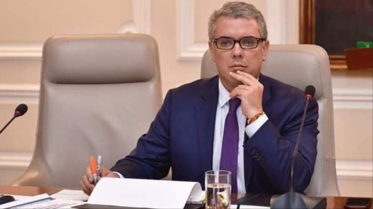 duque pensando Blank Meme Template