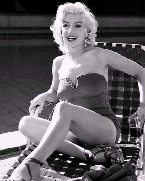 High Quality Marilyn Monroe 1953 Blank Meme Template