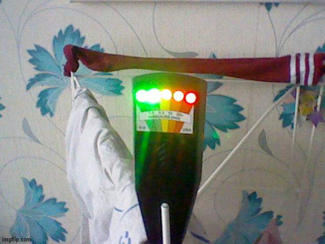 theres no electrics here why it doin this- it shouldnt be going to red | made w/ Imgflip meme maker