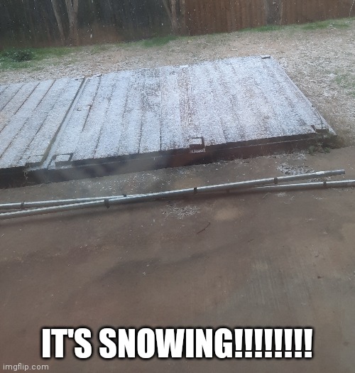 IT'S SNOWING!!!!!!!! | made w/ Imgflip meme maker