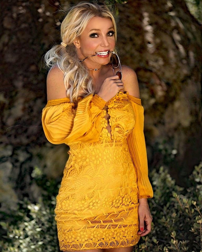 Britney Spears yellow Blank Meme Template