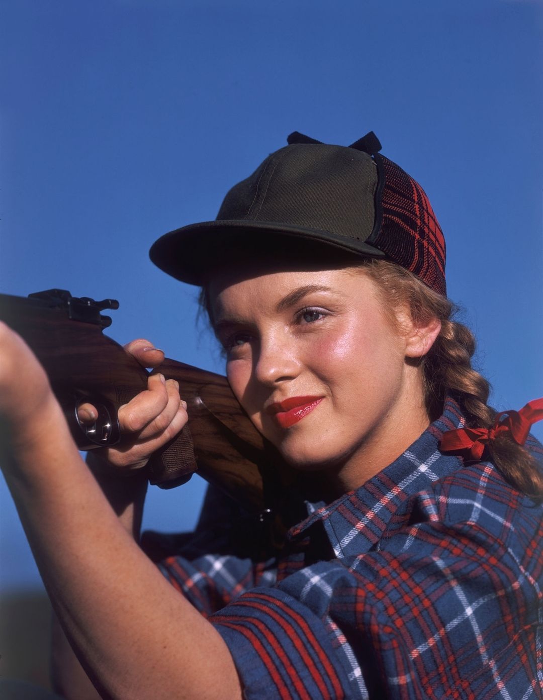 High Quality Marilyn Monroe gun Blank Meme Template