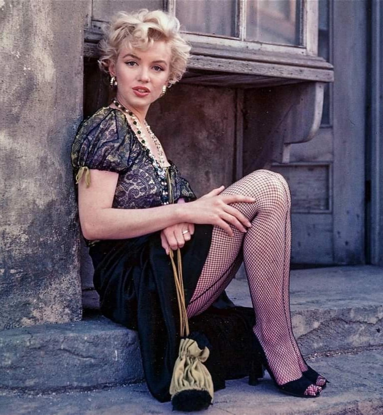 High Quality Marilyn Monroe legs Blank Meme Template