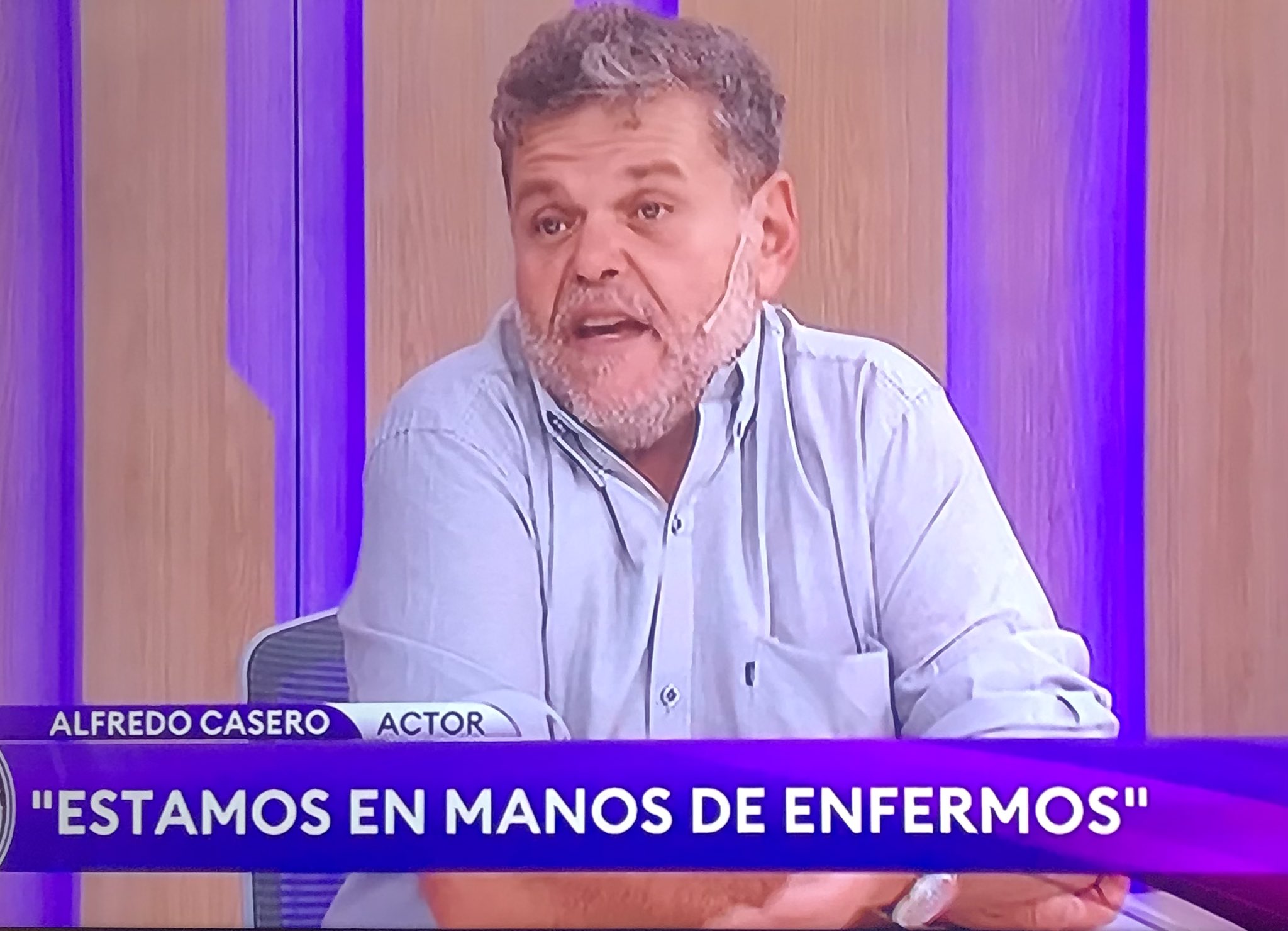 alfredo casero en manos de enfermos Blank Meme Template