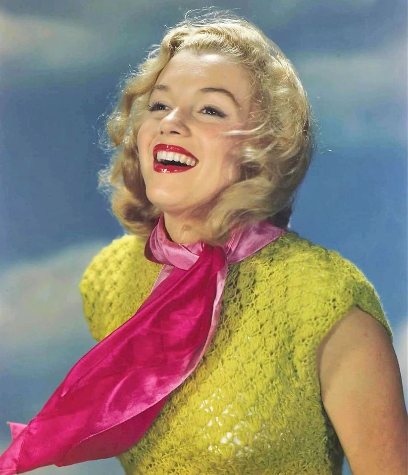 Marilyn Monroe smile Blank Meme Template