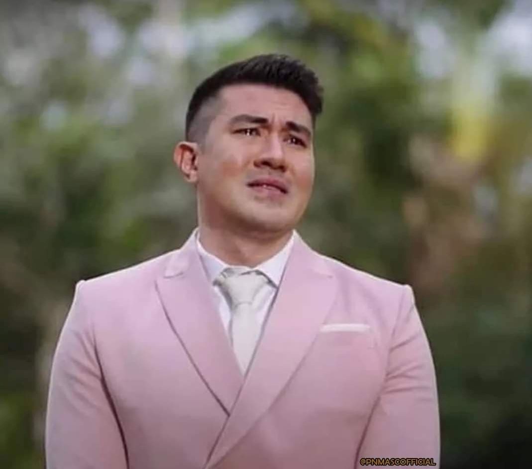 High Quality Luis Manzano Crying on His Wedding Blank Meme Template