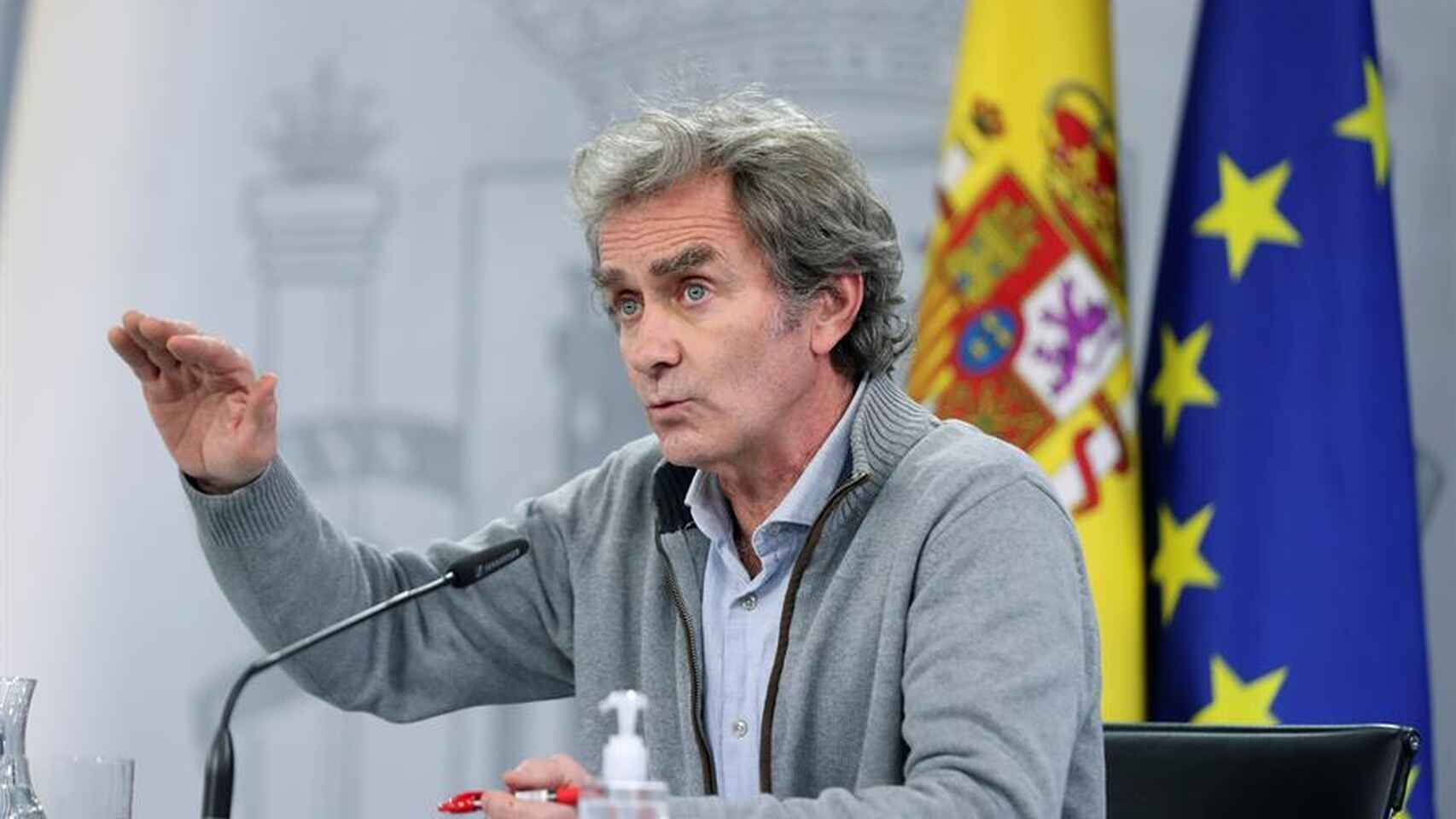 Fernando Simón Blank Meme Template