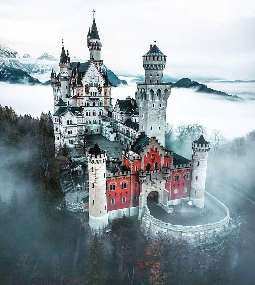 Schloss Neuschwanstein Blank Meme Template